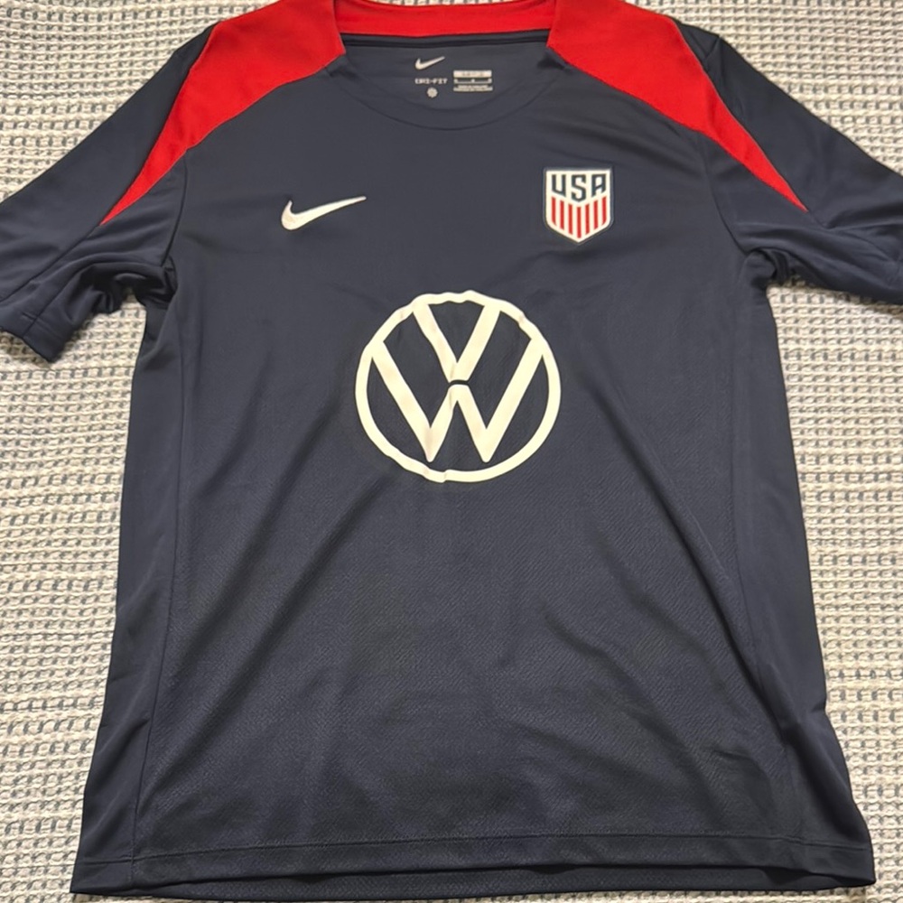 Nike USA Soccer Shirt in Navy and Red Medium